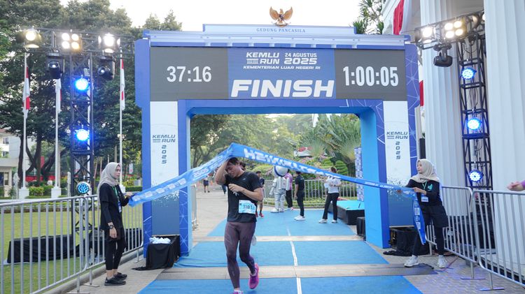 Race photo from KEMLU RUN 2025