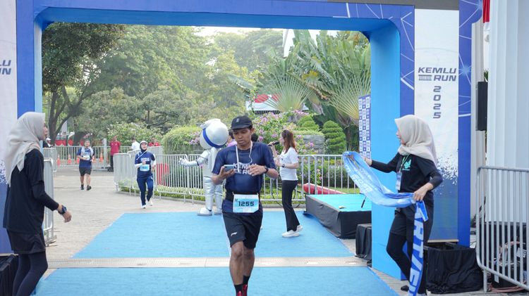 Race photo from KEMLU RUN 2025