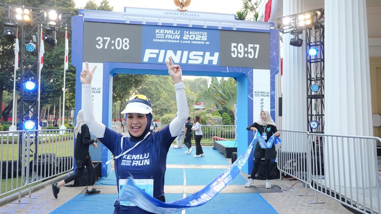 Race photo from KEMLU RUN 2025