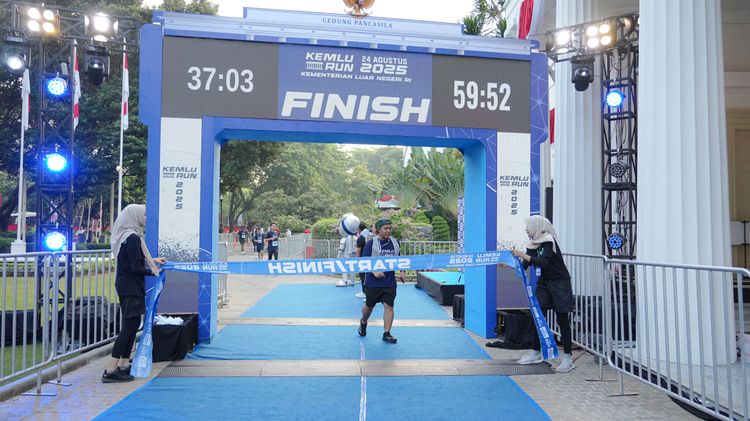 Race photo from KEMLU RUN 2025