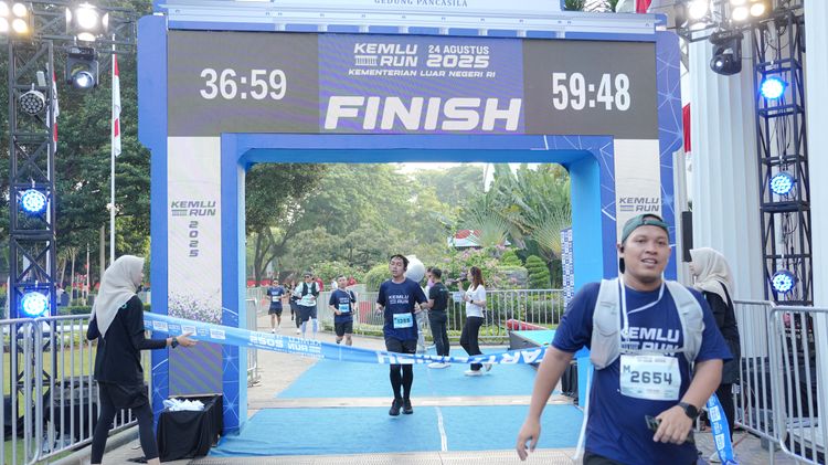 Race photo from KEMLU RUN 2025