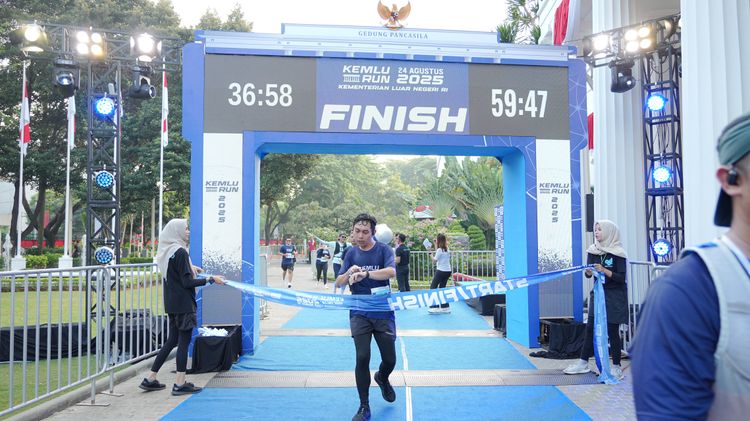 Race photo from KEMLU RUN 2025