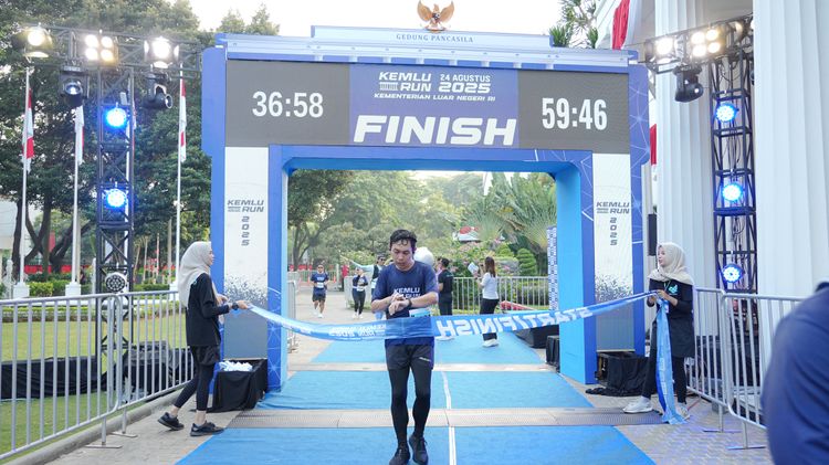 Race photo from KEMLU RUN 2025