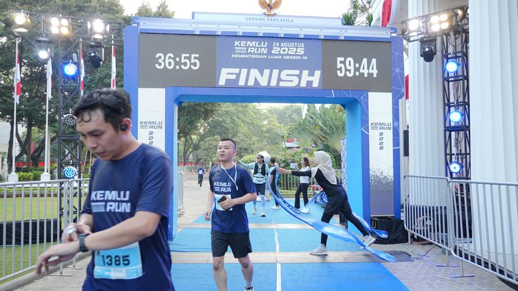 Race photo from KEMLU RUN 2025