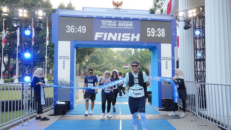 Race photo from KEMLU RUN 2025