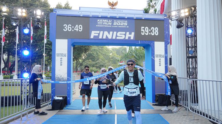 Race photo from KEMLU RUN 2025