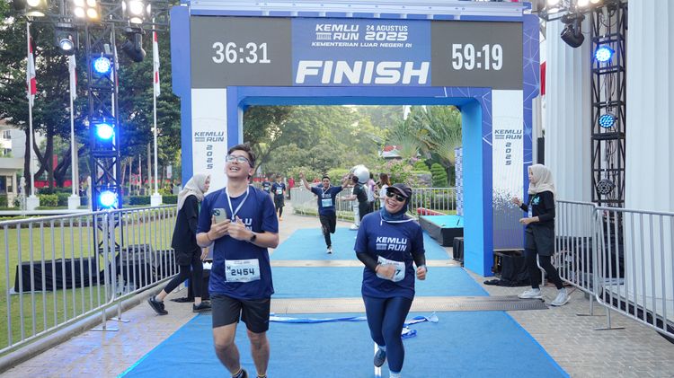 Race photo from KEMLU RUN 2025