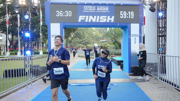 Race photo from KEMLU RUN 2025