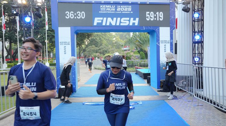 Race photo from KEMLU RUN 2025