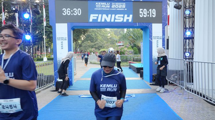 Race photo from KEMLU RUN 2025