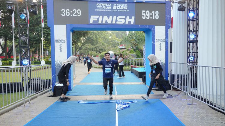 Race photo from KEMLU RUN 2025