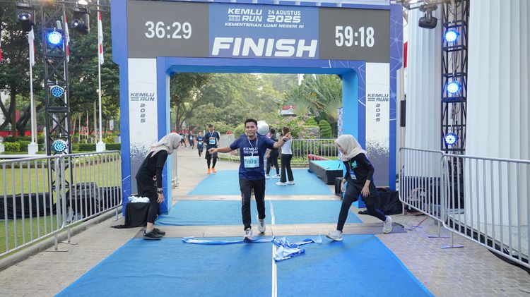 Race photo from KEMLU RUN 2025