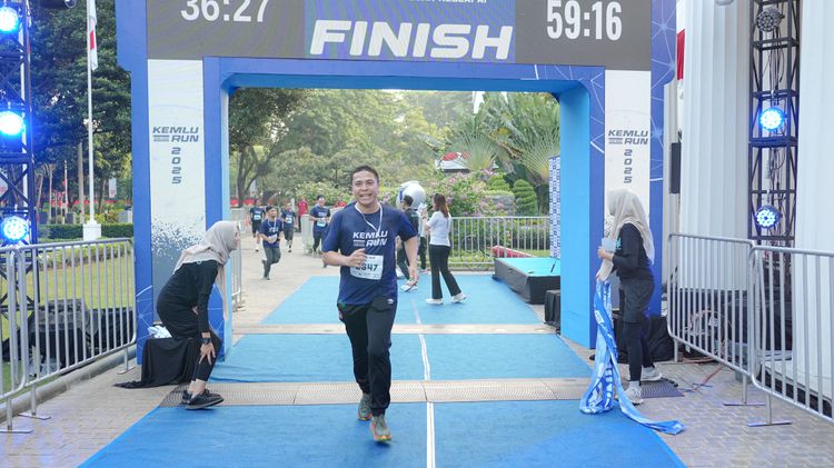 Race photo from KEMLU RUN 2025