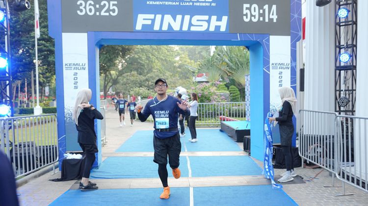 Race photo from KEMLU RUN 2025