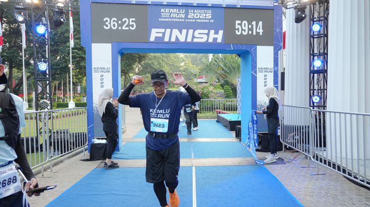 Race photo from KEMLU RUN 2025