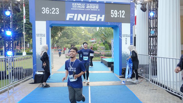 Race photo from KEMLU RUN 2025