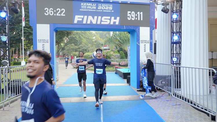 Race photo from KEMLU RUN 2025