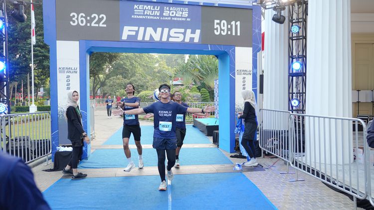 Race photo from KEMLU RUN 2025