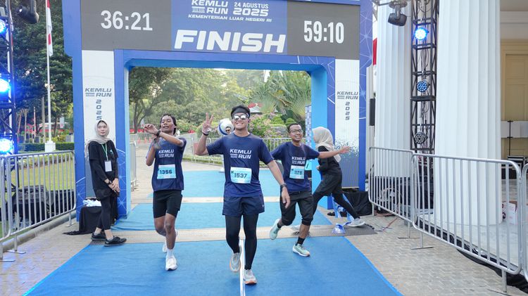Race photo from KEMLU RUN 2025