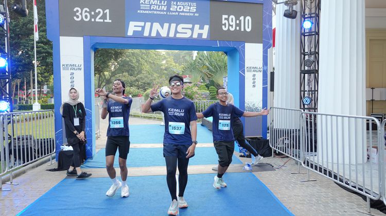 Race photo from KEMLU RUN 2025