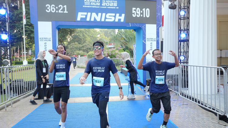 Race photo from KEMLU RUN 2025