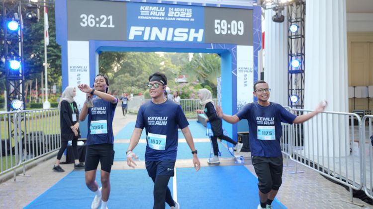 Race photo from KEMLU RUN 2025
