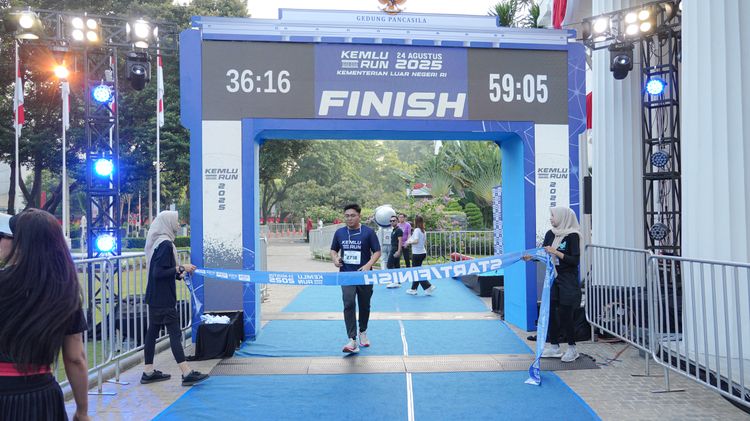 Race photo from KEMLU RUN 2025