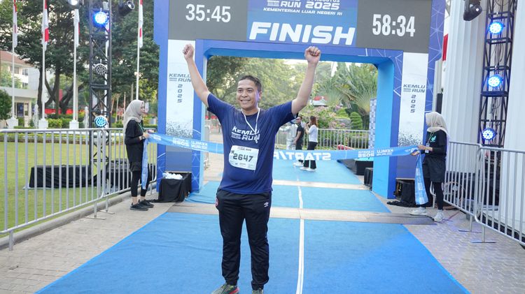 Race photo from KEMLU RUN 2025