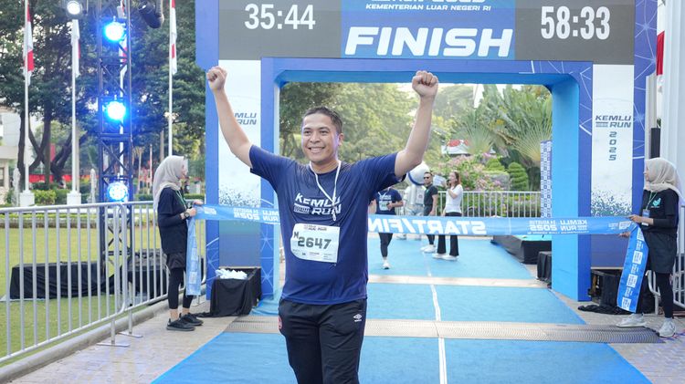 Race photo from KEMLU RUN 2025