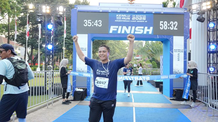 Race photo from KEMLU RUN 2025