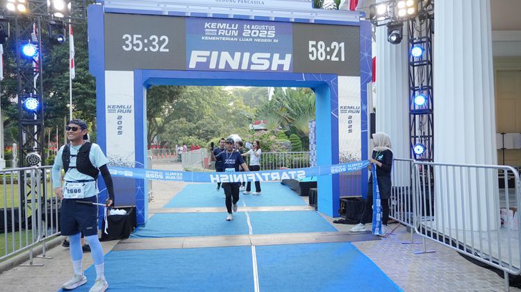 Race photo from KEMLU RUN 2025