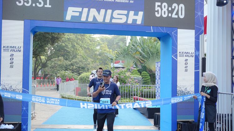 Race photo from KEMLU RUN 2025