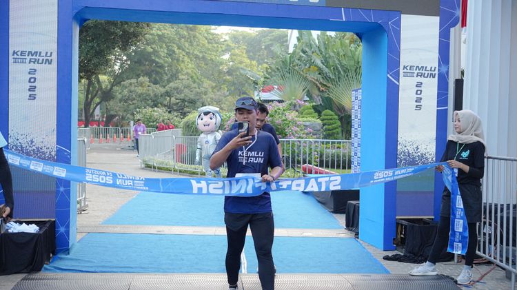 Race photo from KEMLU RUN 2025