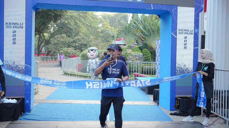 Race photo from KEMLU RUN 2025