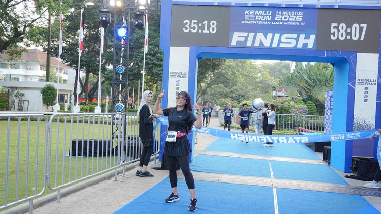 Race photo from KEMLU RUN 2025