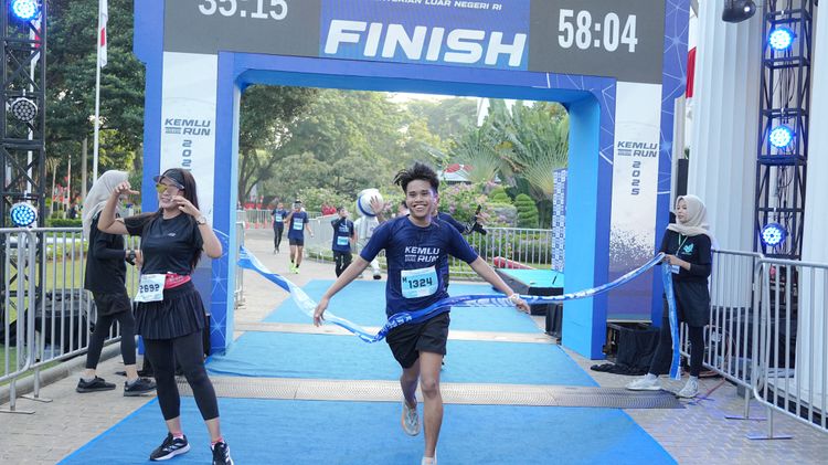 Race photo from KEMLU RUN 2025