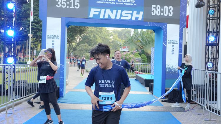 Race photo from KEMLU RUN 2025