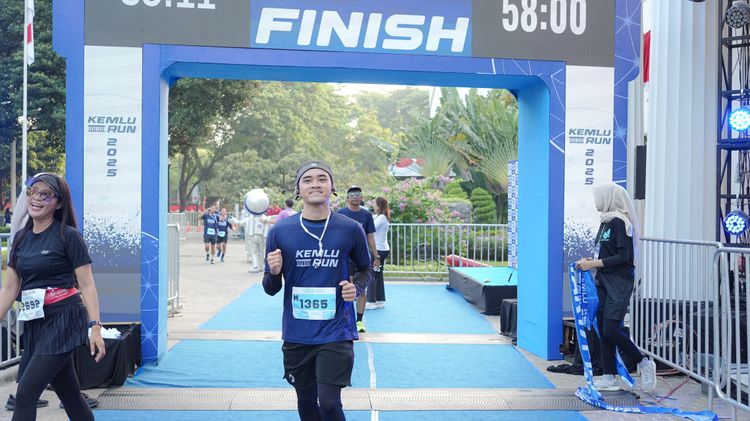 Race photo from KEMLU RUN 2025