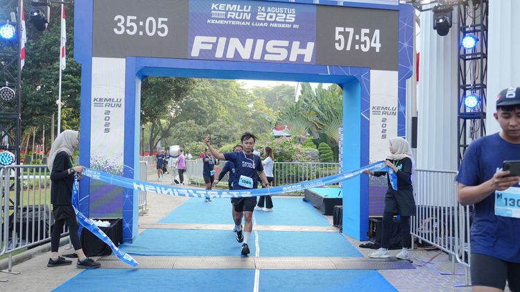 Race photo from KEMLU RUN 2025