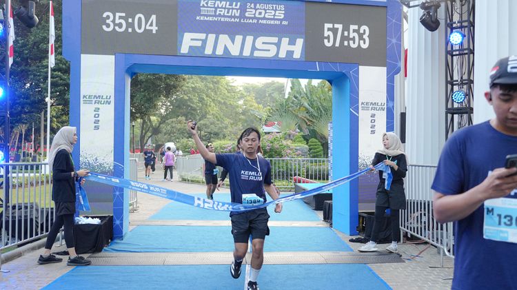 Race photo from KEMLU RUN 2025