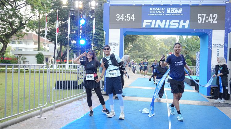 Race photo from KEMLU RUN 2025