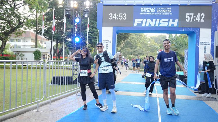 Race photo from KEMLU RUN 2025