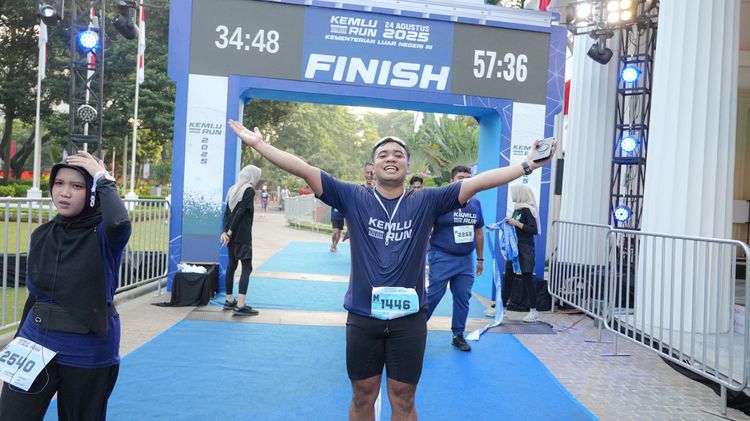 Race photo from KEMLU RUN 2025