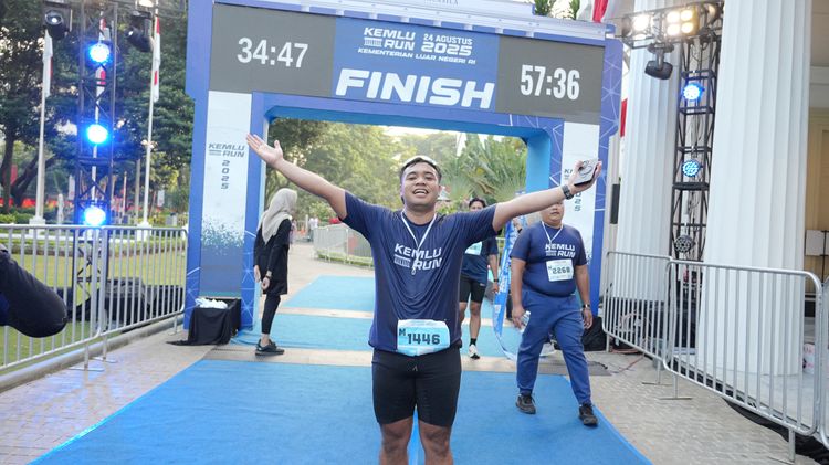 Race photo from KEMLU RUN 2025