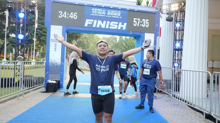Race photo from KEMLU RUN 2025