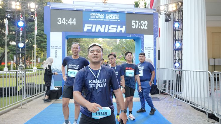 Race photo from KEMLU RUN 2025