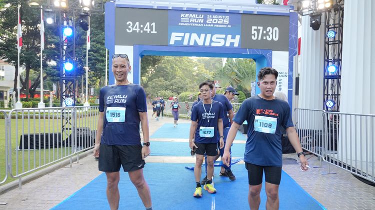 Race photo from KEMLU RUN 2025