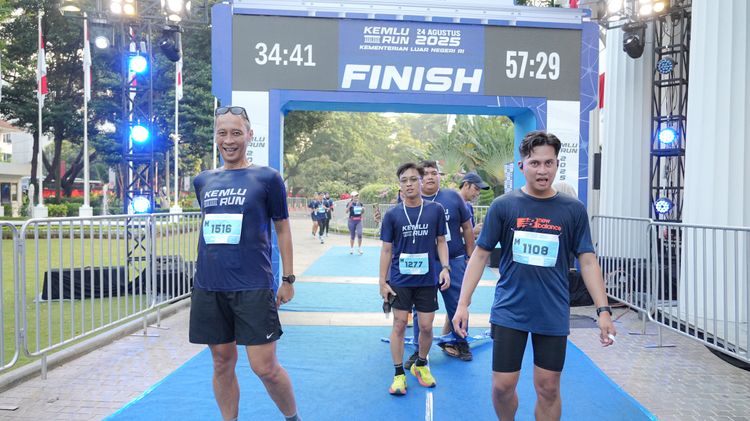 Race photo from KEMLU RUN 2025