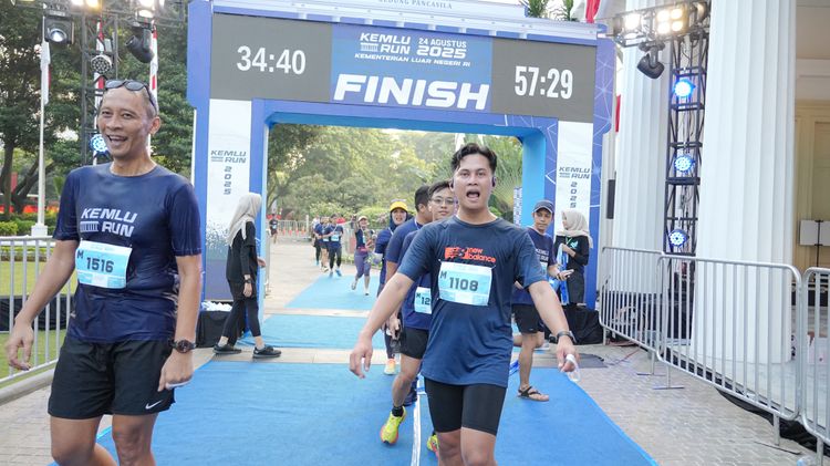 Race photo from KEMLU RUN 2025