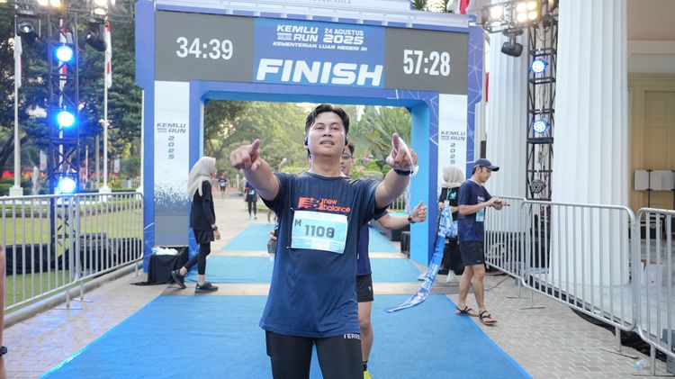 Race photo from KEMLU RUN 2025